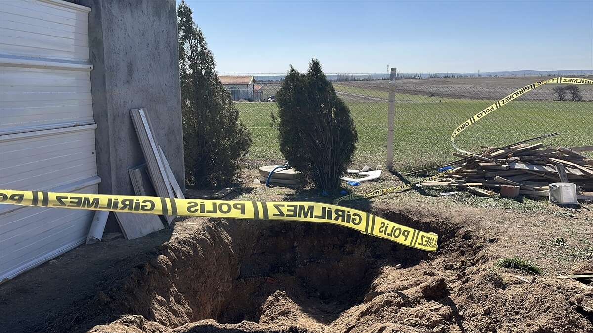 10 gündür kayıptı! Babası öldürüp bahçeye gömmüş 9